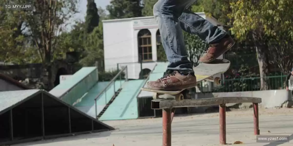 专业装备，轻松掌控赛场！🎾 品质与潮流，为你的热爱加冕！